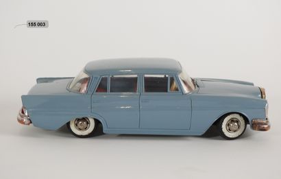 null 
GAMA - Allemagne- 1/20e Plastique (1)

# 407 MERCEDES 220 SE

Longueur 23 cm....