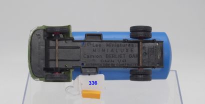 null MINIALUXE - FRANCE - Plastic (1)

# 35 b BERLIET GAK 5 CITERNE

Hard plastic....