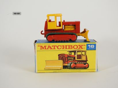 null 
MATCHBOX - Grande-Bretagne - Métal (1)

# 16 Tracteur CASE

Rouge & jaune,...