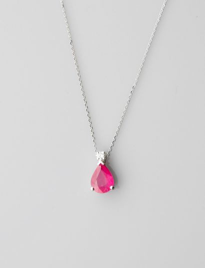 null Chain and pendant in white gold, 750 MM, adorned with a pear cut ruby weighing...
