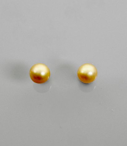 Yellow gold earrings, 750 MM, each adorned...