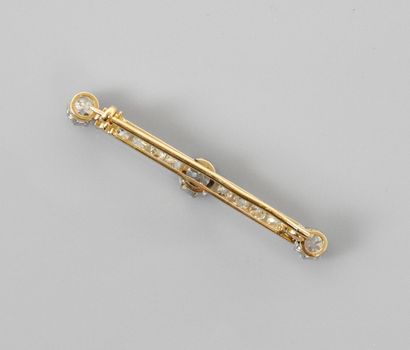 null Pretty brooch barrette in yellow gold 750MM and, platinum 900 MM, highlighted...