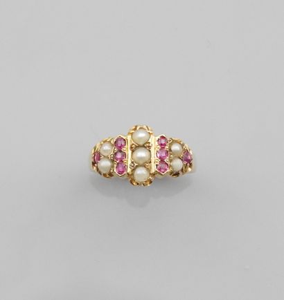 null Ring in white gold, 750 MM, decorated with pink stones and half cultured pearls,...