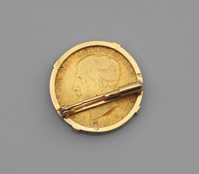 null Yellow gold brooch, 750 MM, setting one 40 lira gold coin, weight: 17.3gr. ...