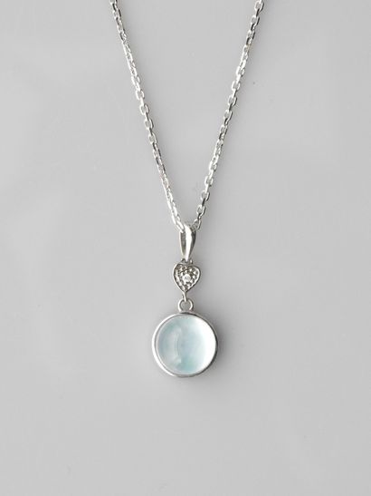 null Diamond chain and white gold pendant, 750 MM, decorated with a blue topaz cabochon...