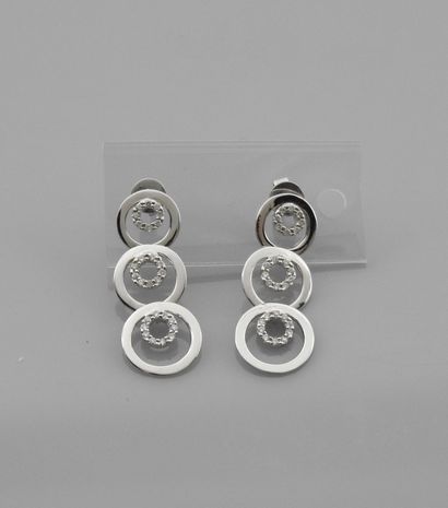 null Earrings in white gold, 750 MM, each drawing three cut and centered diamond...