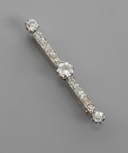 null Pretty brooch barrette in yellow gold 750MM and, platinum 900 MM, highlighted...