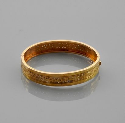 null Bracelet jonc ovale, ouvrant en or jaune, 750 MM, gravé, poids : 11,4gr. br...