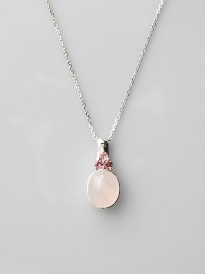 null Diamond chain and white gold pendant, 750 MM, decorated with a cabochon rose...