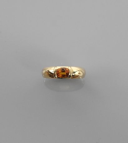 null CHAUMET, Bague en or jaune, 750 MM, ornée d'une citrine ovale, N0 351498, signée,...