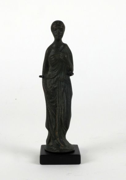 null 
Belle statuette représentant une vestale

Bronze 

12.5 cm

Beau travail de...