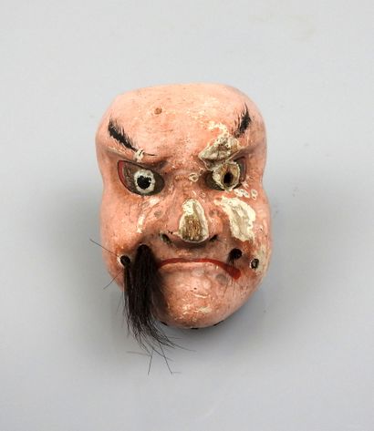null Masque de théâtre japonnais représentant un démon moustachu

Bois 6.2 cm

Japon...
