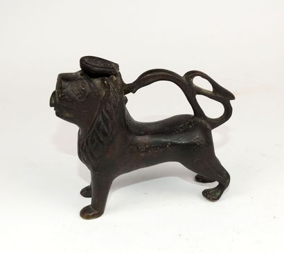 null Aquamanile représentant un lion Bronze 14 cm Art islamique X-XIV ème siècle