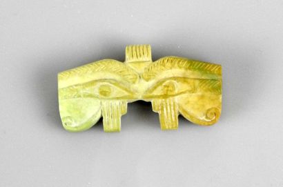 null 
Amulette représentant un double oeil oudjat

Matière indéterminée 

3.7 cm

Egypte...