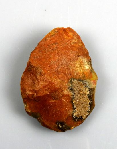  Biface ovoide en silex brun veiné 
9.5 cm 
Préhistoire Paléolithique
