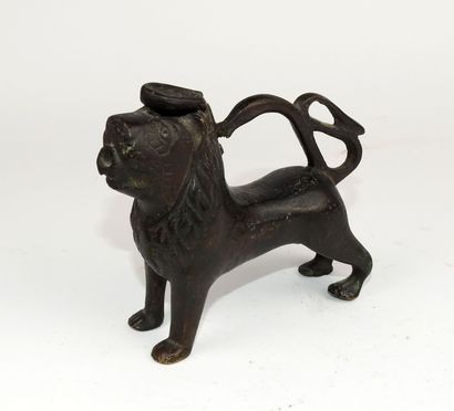 null Aquamanile représentant un lion Bronze 14 cm Art islamique X-XIV ème siècle
