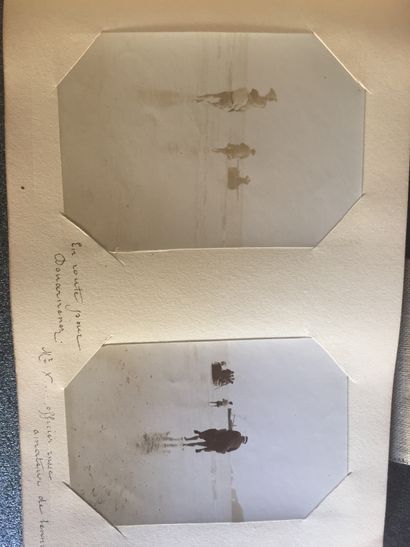 null [BRETAGNE] Album in-12 oblong (10,5 x 17 cm) de toile grise contenant 80 photographies...