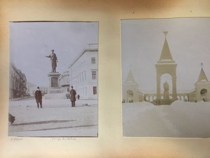 null RUSSIE - Réunion de 14 photographies originales, collées sur des pages d'album,...