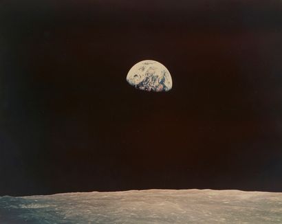 NASA NASA. Photographie historique du 1er levé de Terre observé depuis l'orbite terrestre...