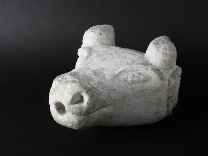 null Bouche de fontaine en stuc représentant une tête de bovidé dans le gout antique

H...