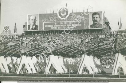 null URSS, propagande russe, soviétique. Circa 1946. Fête des Sports à Moscou, parade...