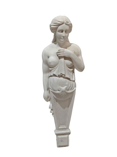 null Sculpture en platre représentant une femme voilée à l'antique en gaine

H 96 cm

Petits...