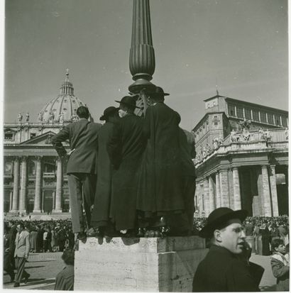 null Jean-Philippe CHARBONNIER (1921-2004). Italie, Rome, Place Saint-Pierre. Circa...