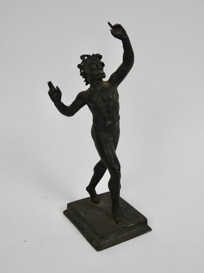 null Sculpture en bronze représentant le dieu Pan 

H 30 cm 

Manque à la main et...