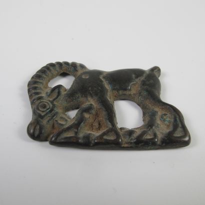 null Ornamental plate with argali sheep. Bronze with dark patina. L 5 cm. Art of...