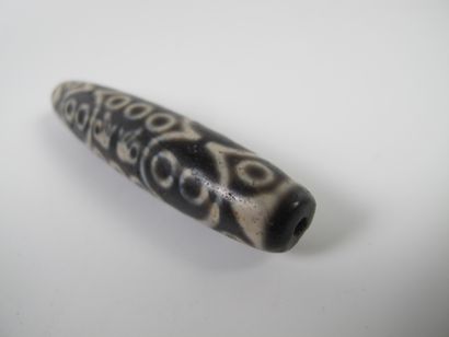 null Rare Dzi bead with 27 eyes, protective talisman. Agate. L approx 70mm. Approx....