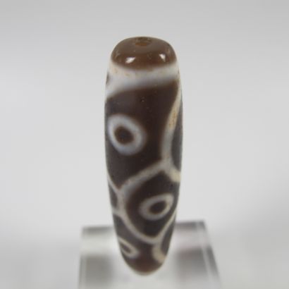 null Rare Dzi bead with 9 eyes of Buddha, protective talisman. Agate. L approx. 56mm....