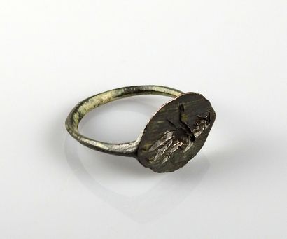 null Ring with a stylized representation of Zeus

Bronze Finger size 57

Roman p...