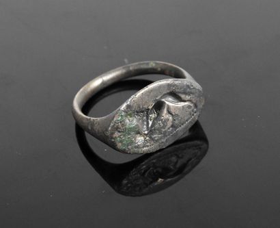 null Important ring with a recessed decoration of a walking lion

Bronze Finger size...