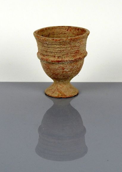 null Gobelet à pied en céramique tournée

Terre cuite 9 cm

Epoque romaine