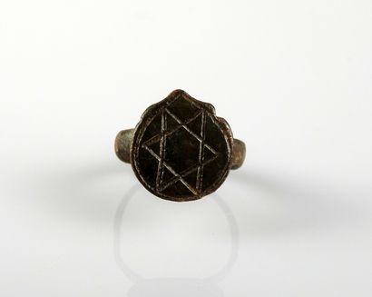 null Rare Jewish ring with a Star of David design

Bronze Finger size 64

Medieval...