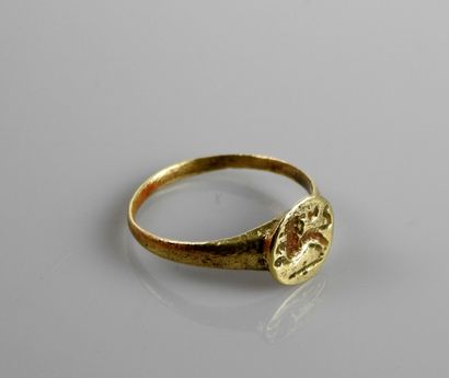 null Nice ring with a hollowed out decoration representing a lion leaping between...