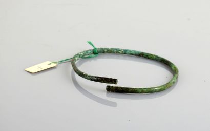 null Bracelet ouvert à décor géométrique

Bronze 6 cm

Protohistoire Age du bronze...