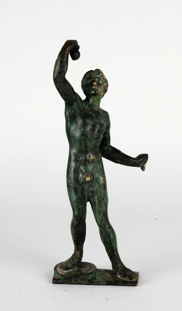 null Grande statuette représentant un jeune homme nu portant une outre de vin

Bronze...