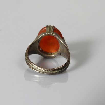 null Ring with intaglio decorated with a profile

Silver and carnelian Finger size...