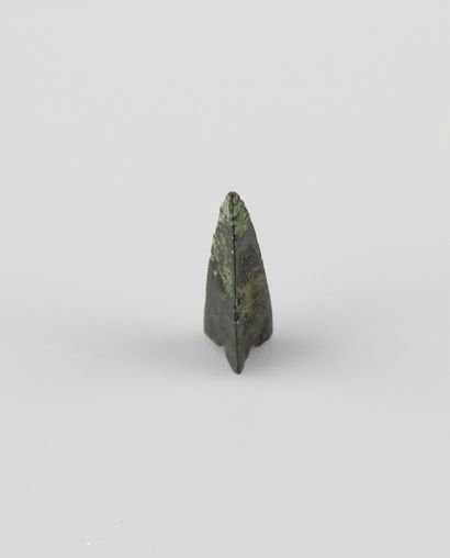 null Pointe de flèche en bronze de l’Age du Bronze.L :2,5cm.
