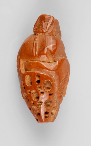 null Fin noyau sculpté au Pu Taï.Amulette magique.Chine.

XIX-XXès.H :3,5cm.