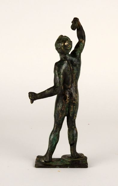 null Grande statuette représentant un jeune homme nu portant une outre de vin

Bronze...