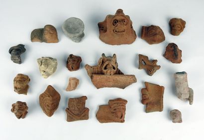 null Superbe lot de têtes, anses et divers objets

Période précolombienne