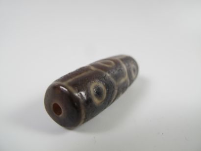 null Rare Dzi bead with 9 eyes in tortoise shell. Agate. L approx. 40mm. Approx....