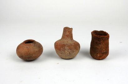 null Ensemble de trois vases

Terre cuite 5.5 à 6.5 cm

Amérique Précolombienne