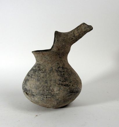 null Très grand vase à bec allongé

Terre cuite grise 25.5 cm

Iran antique, Luristan ?...