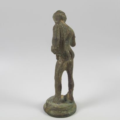 null Statuette d’éphèbe en bronze. H 10cm. Style gréco-romain.