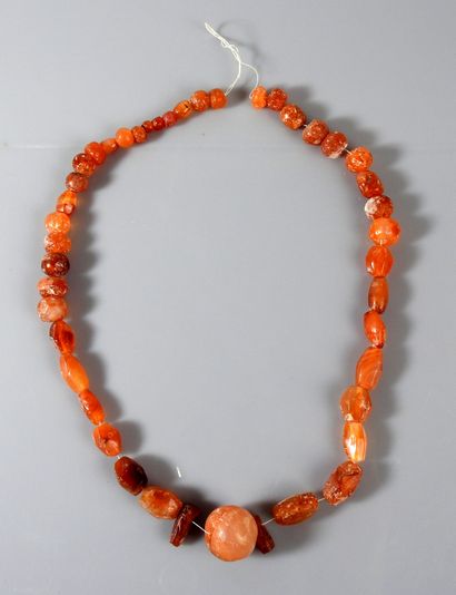 null Important collier de perles en cornaline

45 cm

Période antique Ier millénaire...