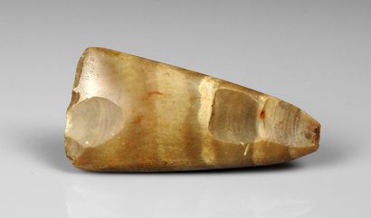 null Polished axe of intermediate size

Old Jeandelize collection

Grey veined flint...