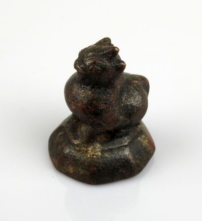 null Poids à décor d’animal fantastique

Bronze 4.5 cm

Birmanie XVIII-XIX ème s...